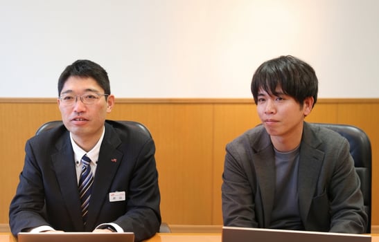 （写真左から）原田 宗幸氏、藤野 仁氏（事業統括部）