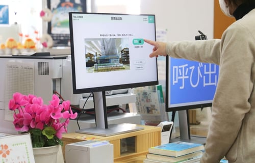 「SHELF EYE」によるセルフ貸出サービス