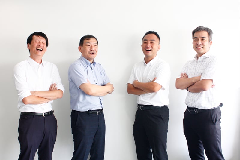 左から 神田珠仁様、東 祥治様(以上 株式会社テクノ高槻) 洪 錫柱、竹田孝行(以上 京セラコミュニケーションシステム株式会社)