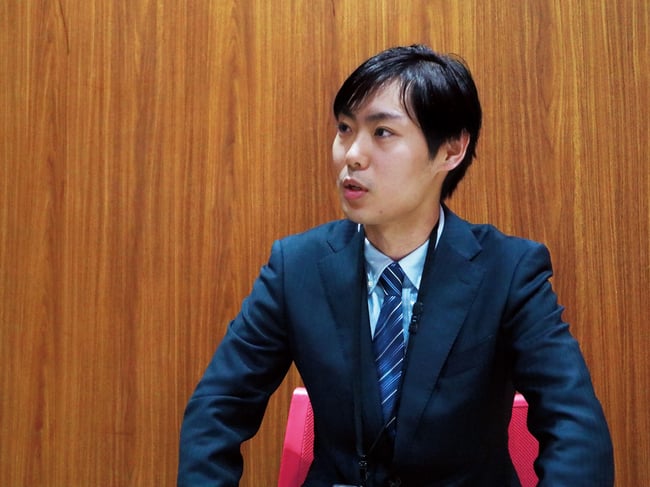 横濱威吹様のインタビューの様子